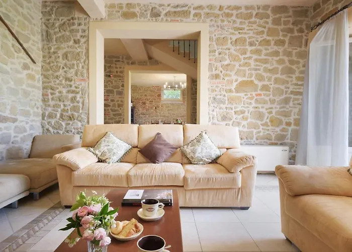 Vittoria D'anghiari 7&3, Emma فيلة *